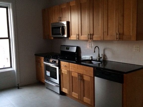 3rd image of 276 Carlton Ave #2AA