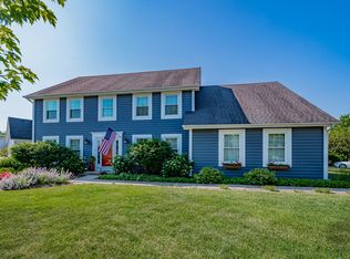 10 Ascot Ln, Aurora, IL 60504