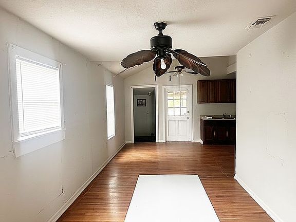 5th image of 130 Alicia Ave
