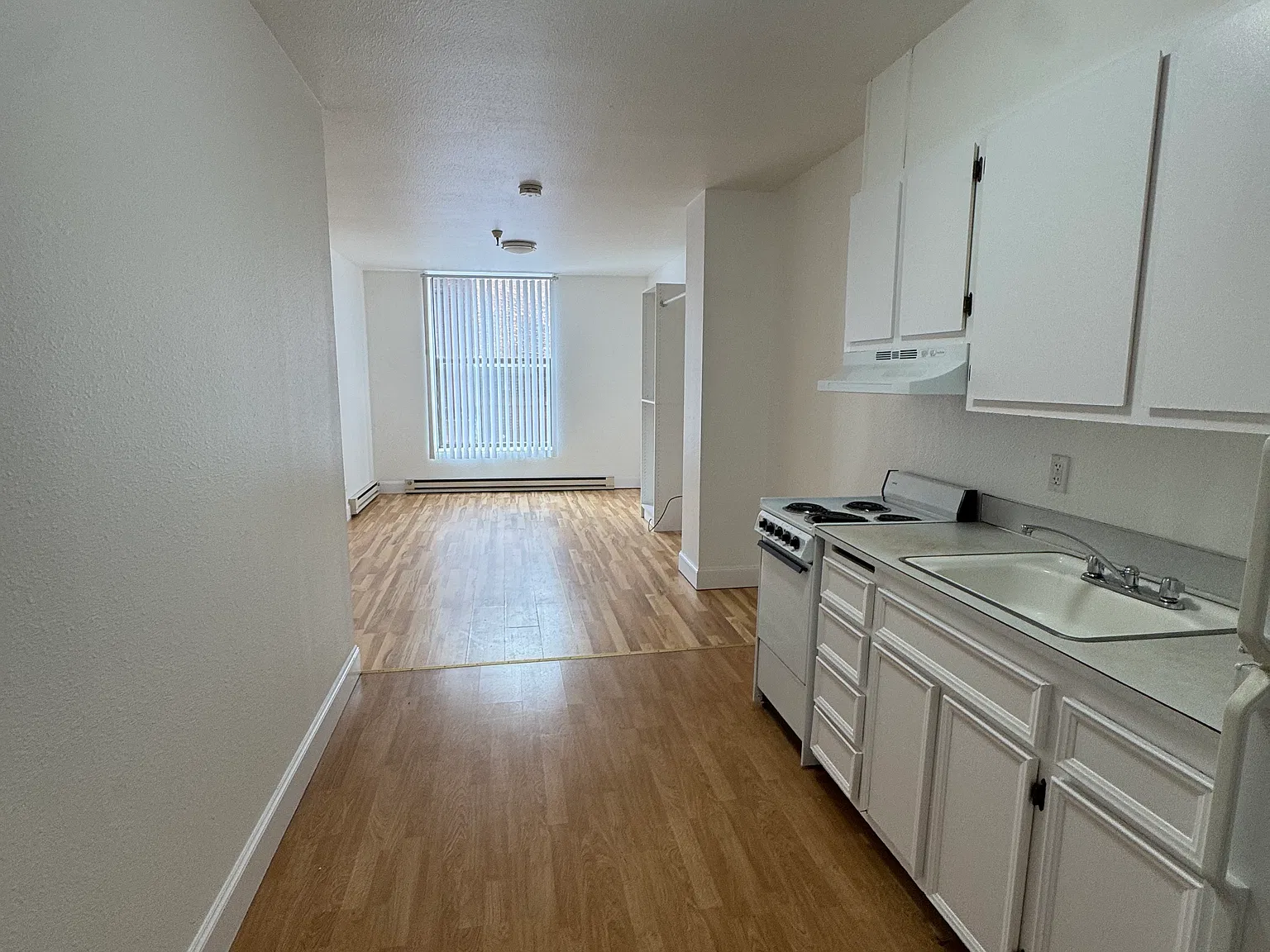 Studio, 389 sqft, $995 — Photo 3