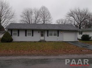 15 Melrose Ln, Lewistown, IL 61542