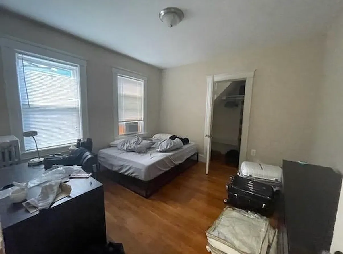 6 bed, 9999 sqft, $8,100 — Photo 3