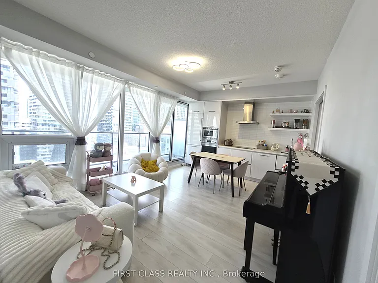 2221 Yonge St #1501 — Photo 6
