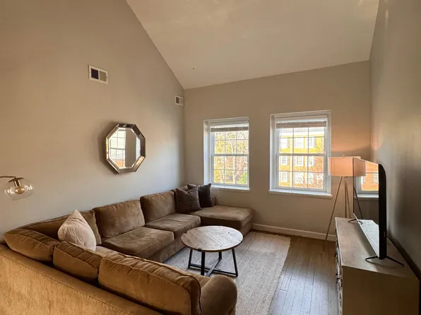3047 S Buchanan St APT C2, Arlington, VA 22206