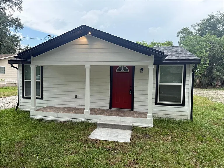225 E Warren Ave — Photo 1