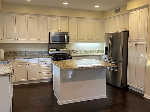 3rd image of 106 E Santona Ct