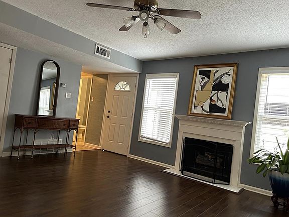 3rd image of 1942 Allenby Rd #4