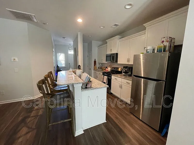 3 bed, 2.5 bath, 1578 sqft, $1,995 — Photo 4