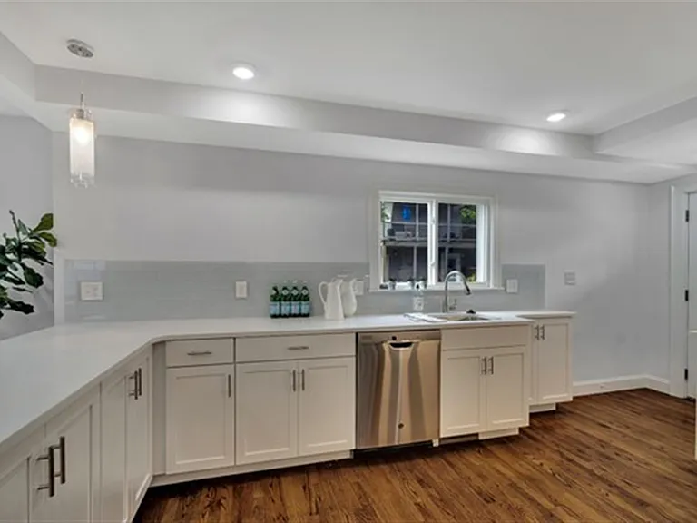 12 Sydney St #2 — Photo 10