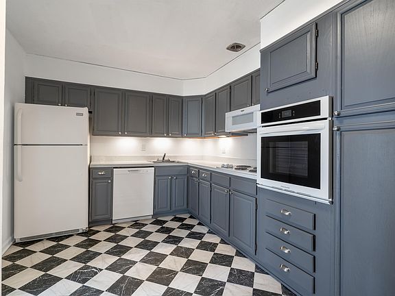 3rd image of 1101 Saint Paul St Unit 1705