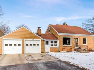 14260 Newell Dr, Brookfield, WI 53005