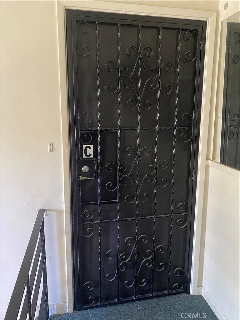 2 bed, 736 sqft, $2,200 — Photo 2