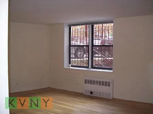 Rented by KVNY Soho | media 33