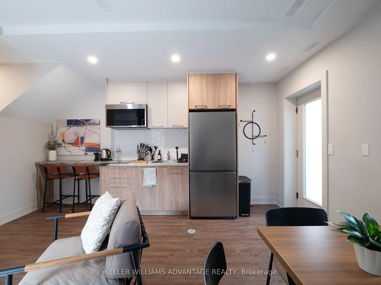 3 bed, $5,050 — Photo 3