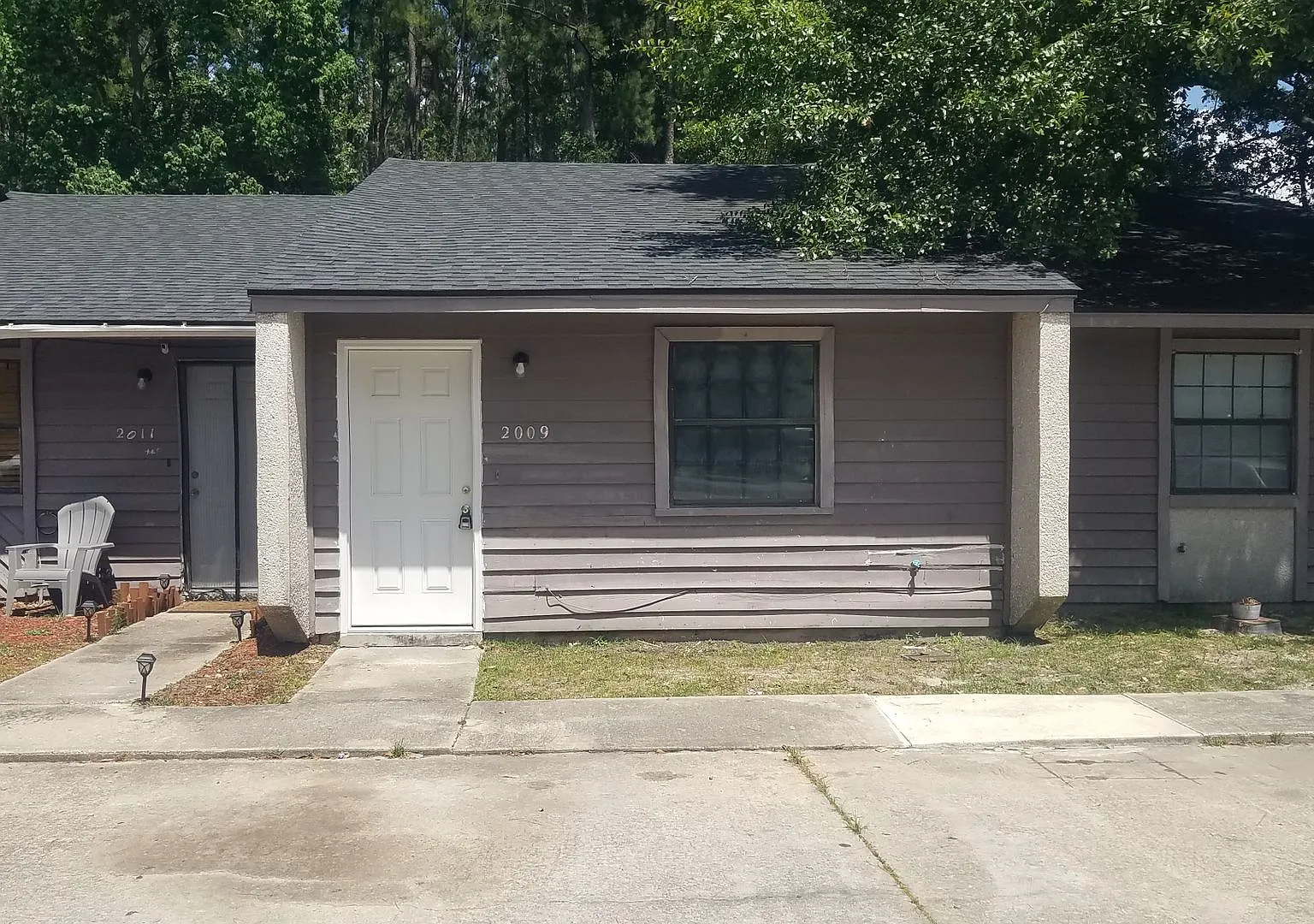 Check Out This 2 bedroom/1 bathroom Duplex! — Photo 1
