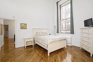 Rented by R New York