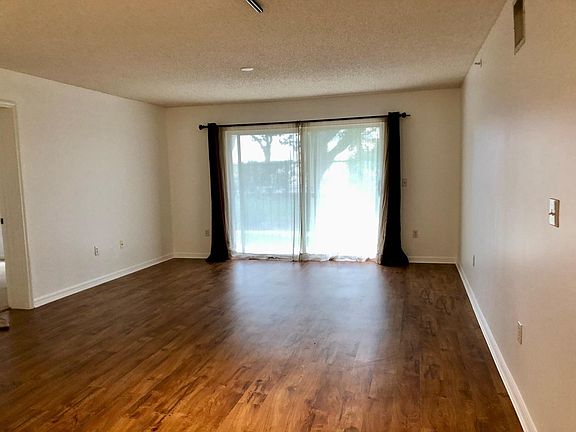 2nd image of 1100 Crestwood Ct S APT 1101