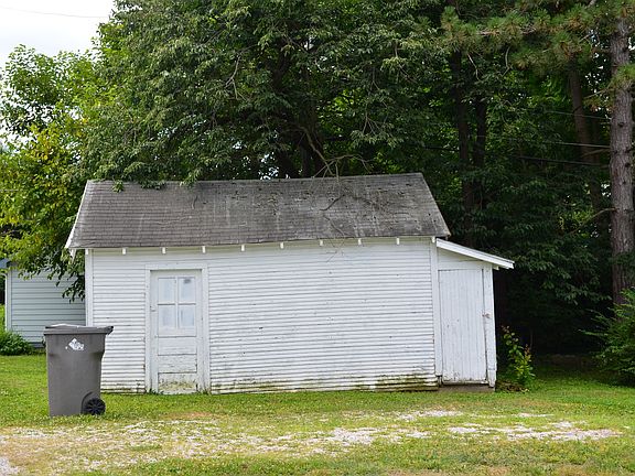 3rd image of 1303 E Castle Ave