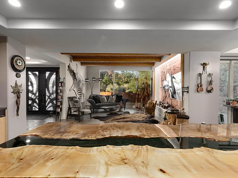 1353 W Lake Dr — Photo 2