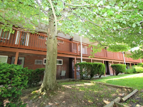 243 Moon Clinton Rd, Coraopolis, PA 15108