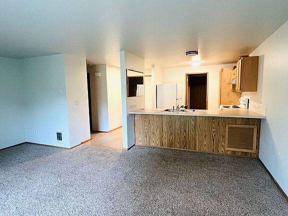 3rd image of 2031 E Broadway #B