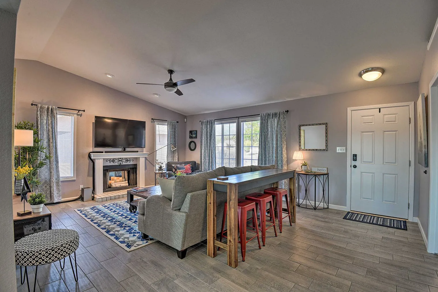 3 bed, 2.0 bath, 1420 sqft, $4,276 — Photo 4