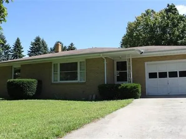 5221 S Roosevelt Rd, Stevensville, MI 49127