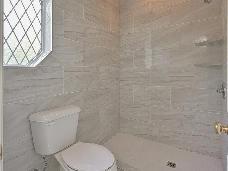 2424 Ashebury Way — Photo 37