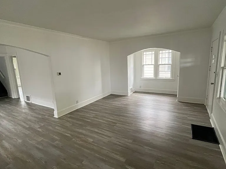 330 King St — Photo 2