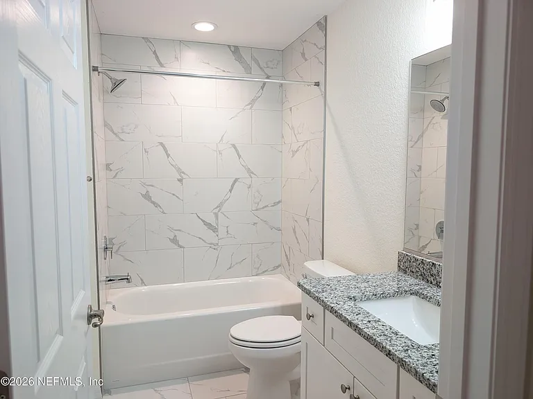 821 NE 10th St #1 — Photo 13