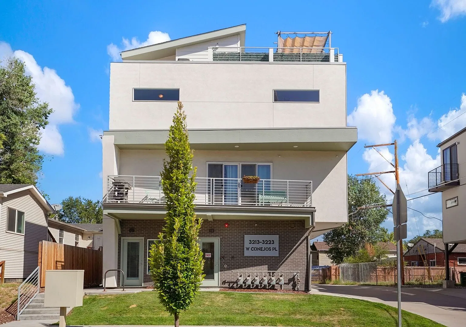 Charming 3BR Townhome in Denver — Photo 1