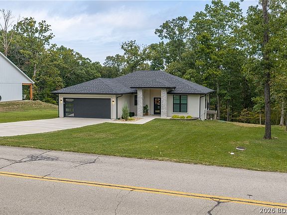 2nd image of 516 Grand Point Blvd