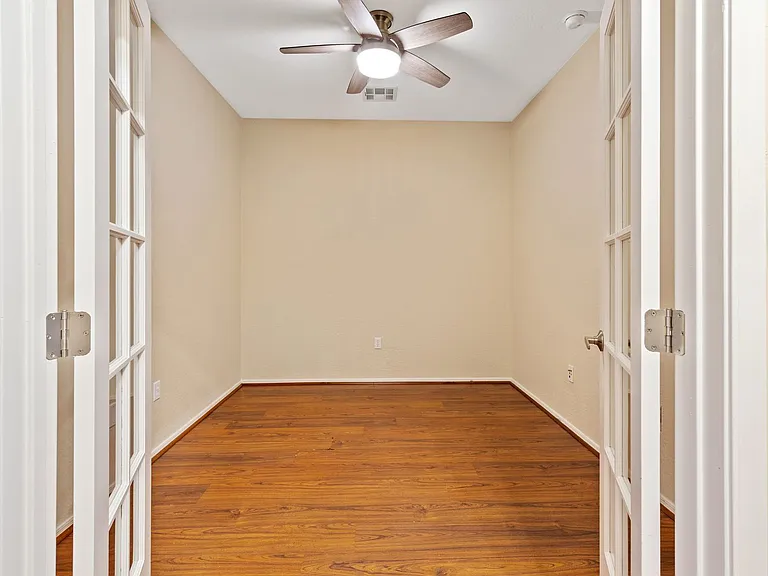 2256 E Huntington Dr — Photo 17