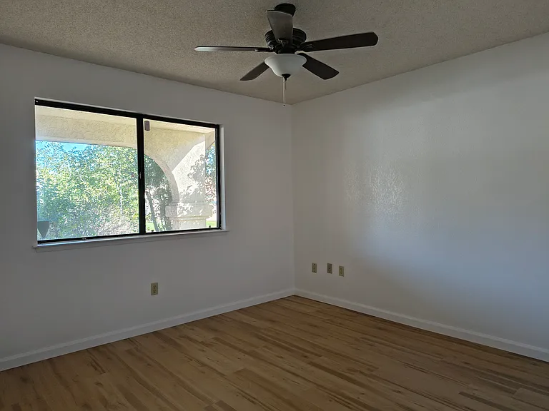 1475 Godell St — Photo 8