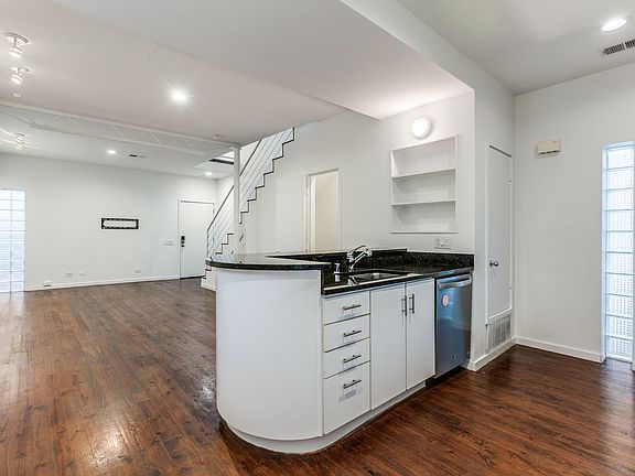 3rd image of 4242 Buena Vista St APT 19