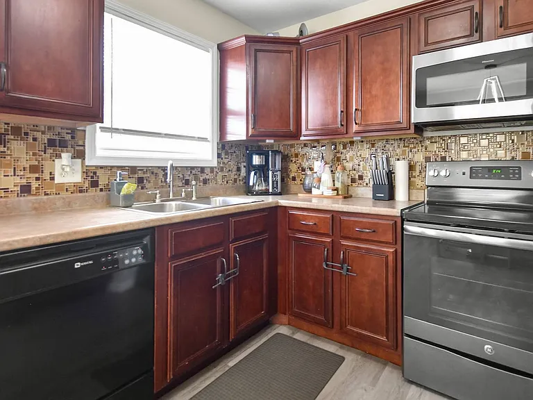 529 Oakmont Dr — Photo 7