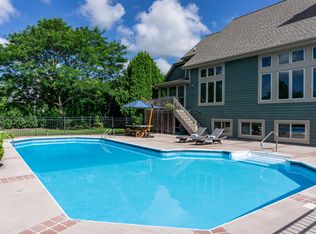 13555 W Deer Park Ct, New Berlin, WI 53151