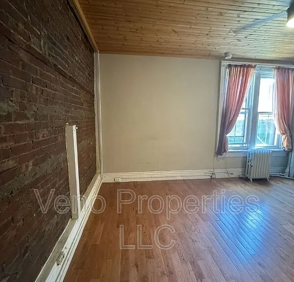 16 2nd St #2R — Photo 5