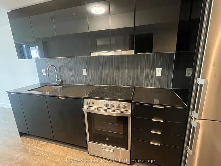 8 Tippett Rd #422 — Photo 3