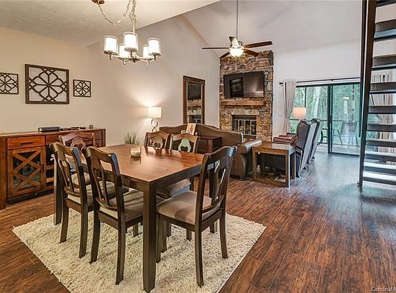 3rd image of 227 Juniper Ln