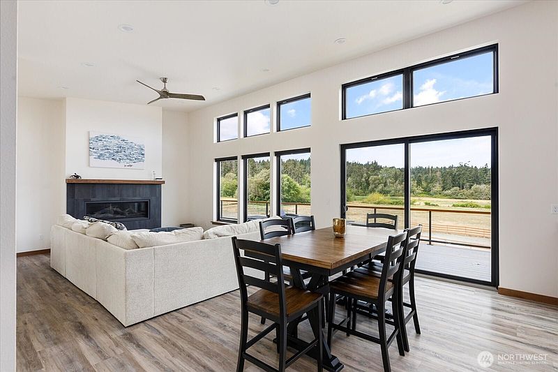 5th image of 1423 Rose Lane