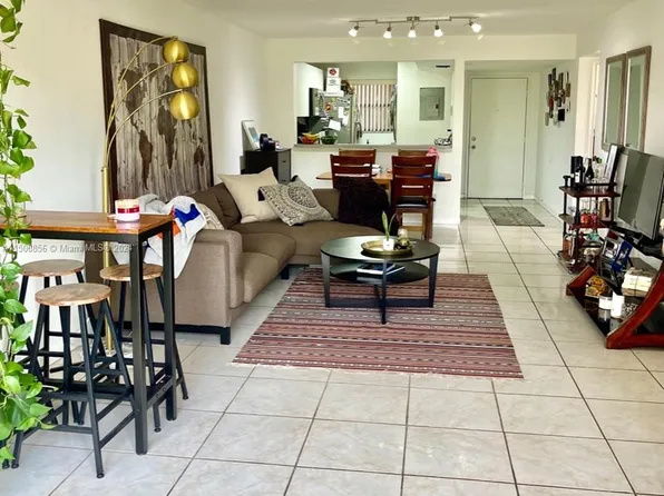 10253 NW 9th Street Cir APT 204-6, Miami, FL 33172