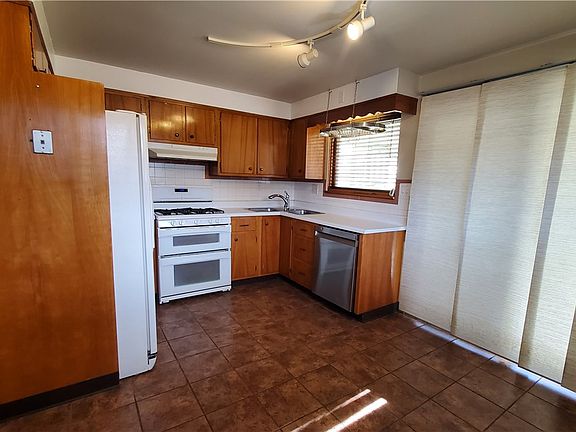 5th image of 121 N Lincoln Ave
