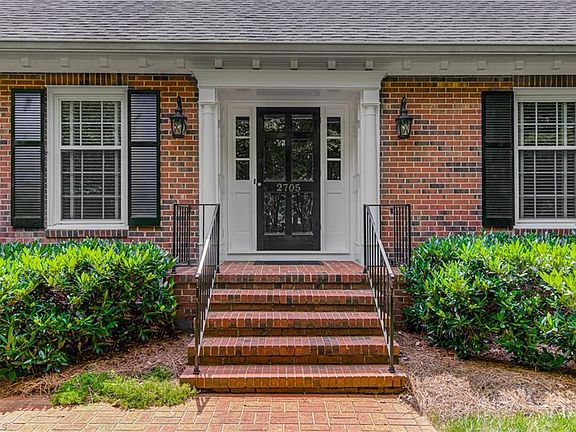 3rd image of 2705 Lake Forest Dr