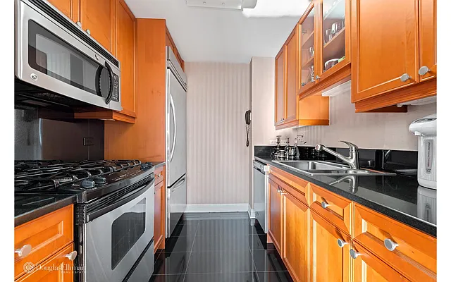 Rented by Douglas Elliman | media 9