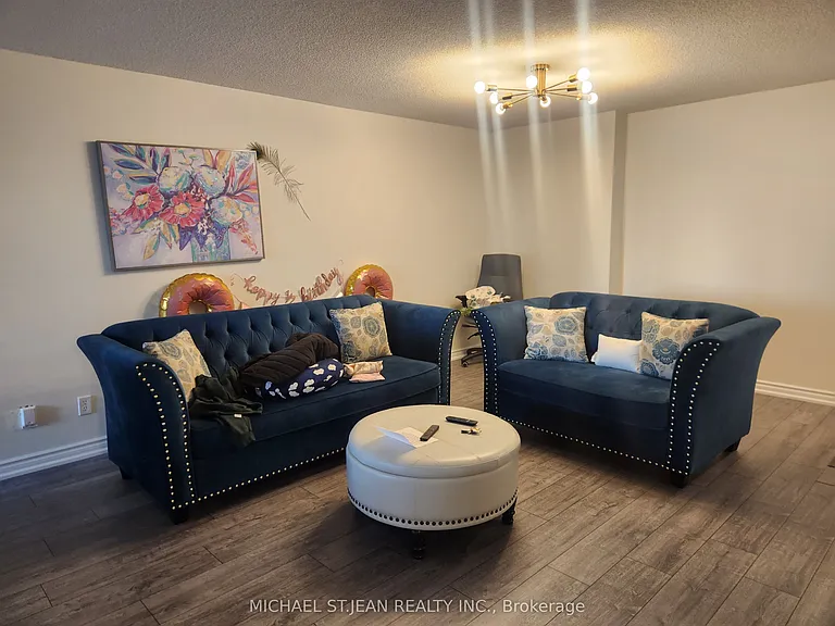 80 Alton Towers Cir #809 — Photo 4