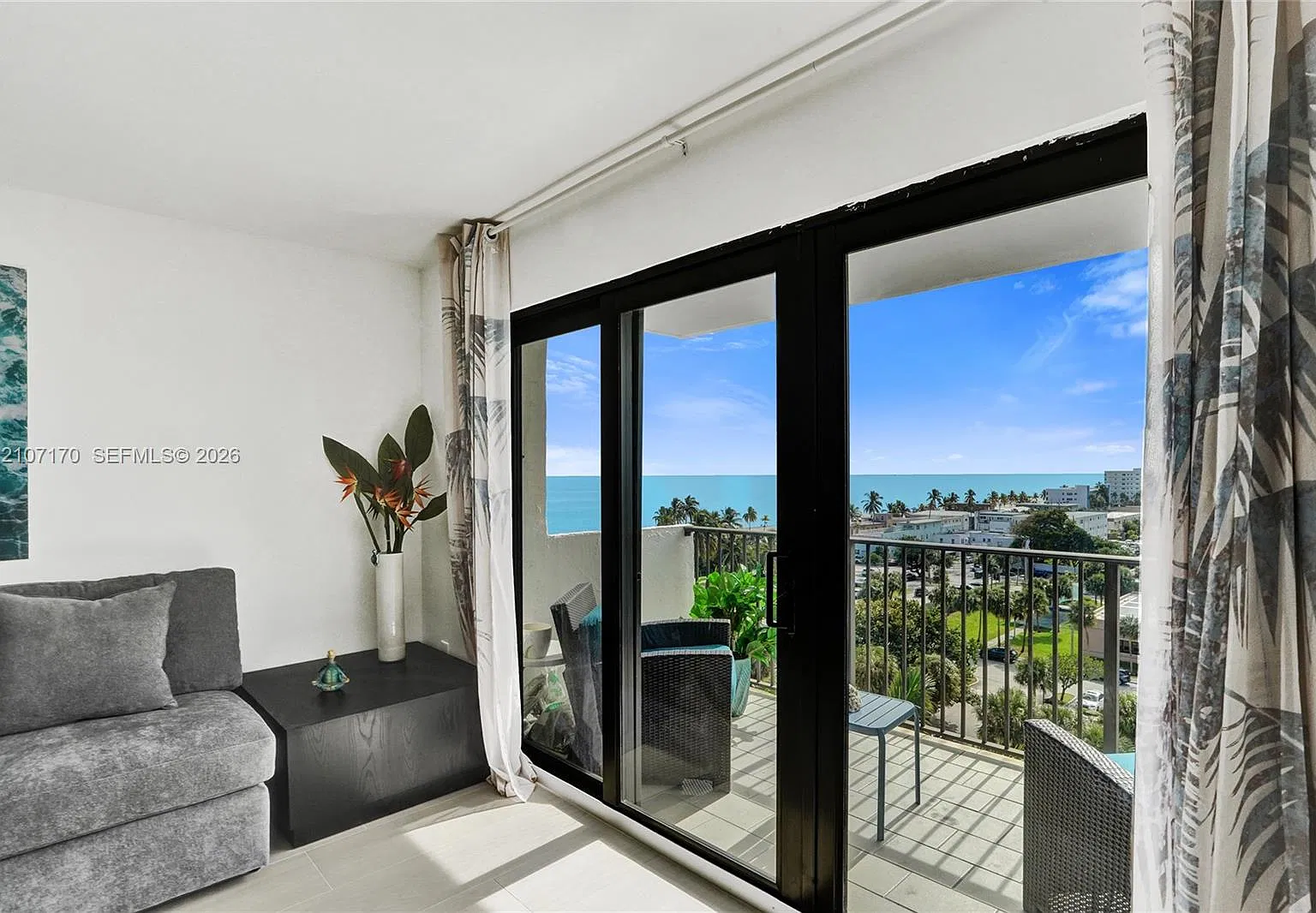 Summit Condo — Photo 2