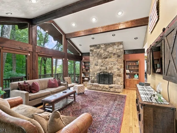 99 Haytown Rd, Clinton Twp., NJ 08833