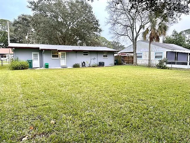 Howard Dr — Photo 16