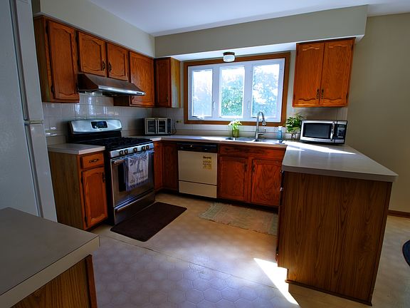 5th image of 1701 Green River Dr